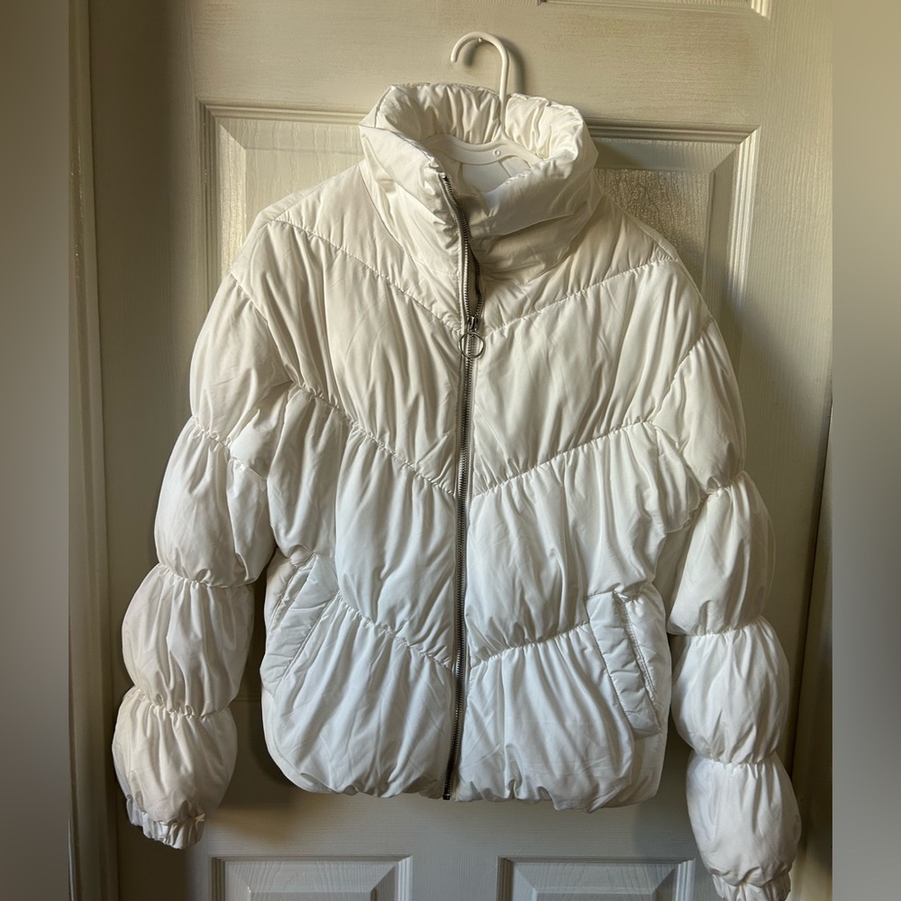 Love Tree Women's White Puffer Jacket, L